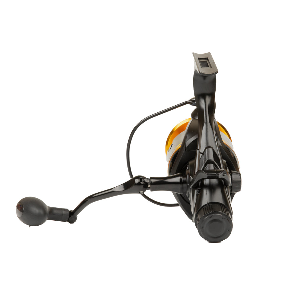 A front-facing view of the Catfish Pro 600 STS spinning reel, showcasing its black and gold design with a sturdy handle.