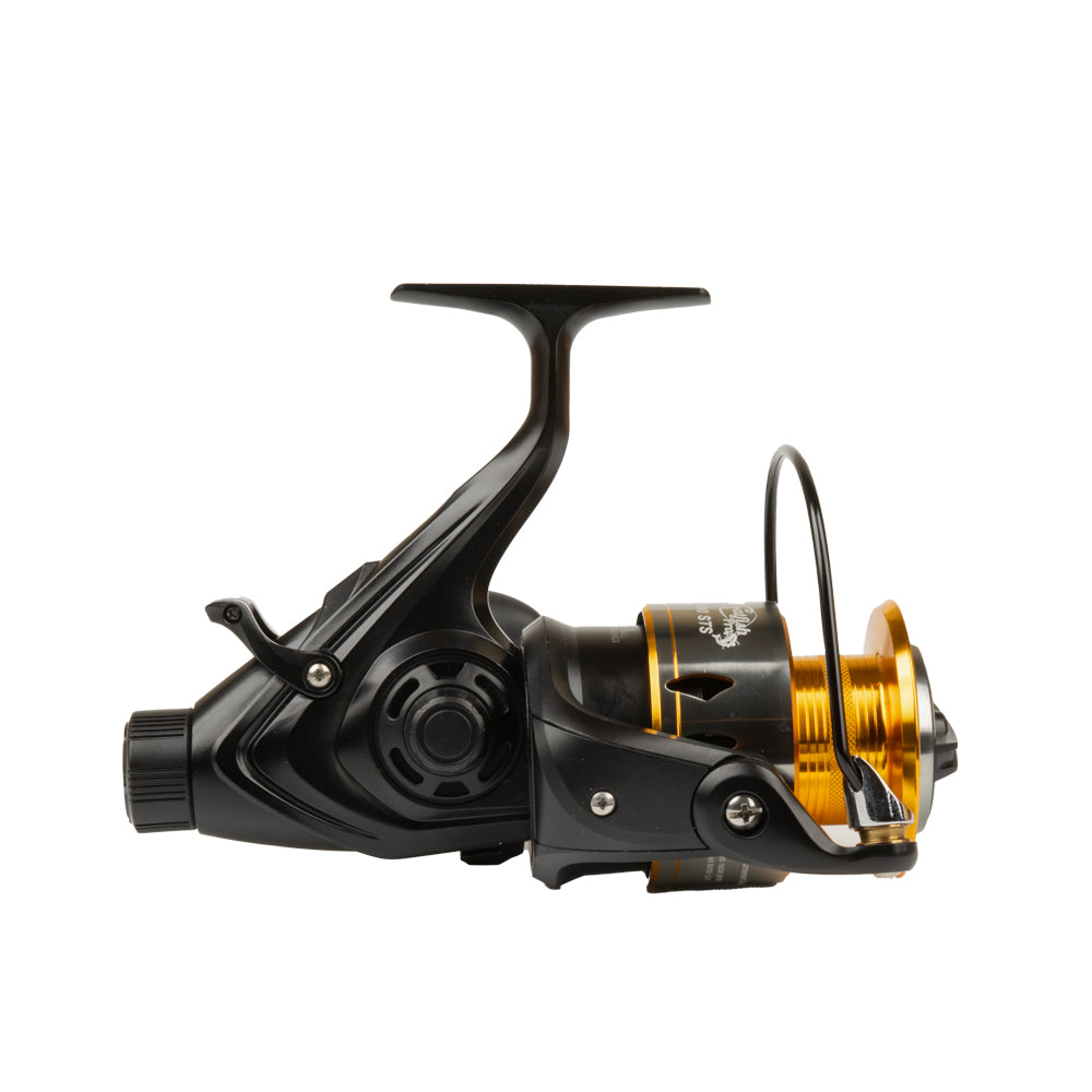 A clean side-profile of the Catfish Pro 600 STS spinning reel, emphasizing its modern black and gold color scheme.